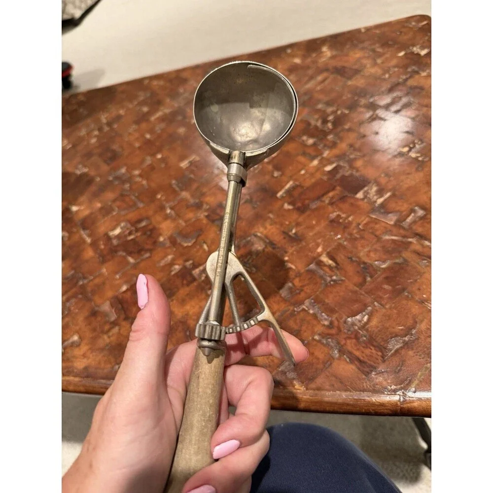 Gilchrist No. 31 Vintage Ice Cream Scoop w/ Wood Handle